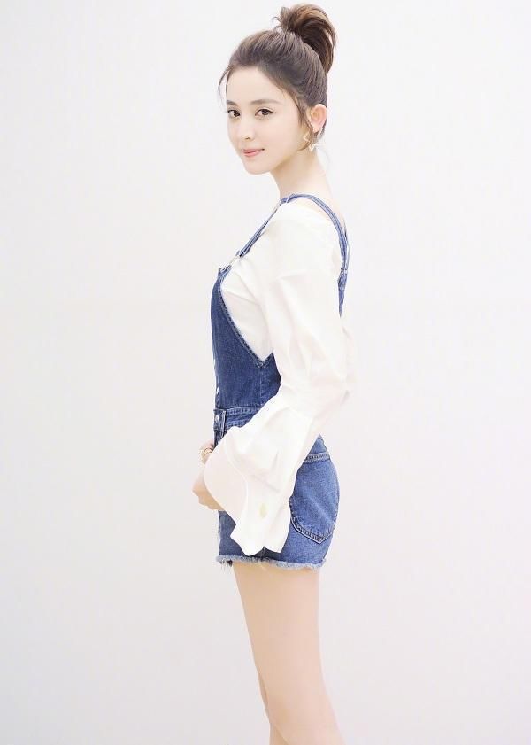 90后女星背带裤装pk,郑爽第五,关晓彤上榜,第一不是热巴