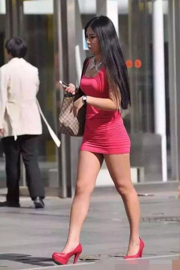 街拍: 身姿曼妙靓丽可人的小姐姐,气质优雅看着很有女神气质!