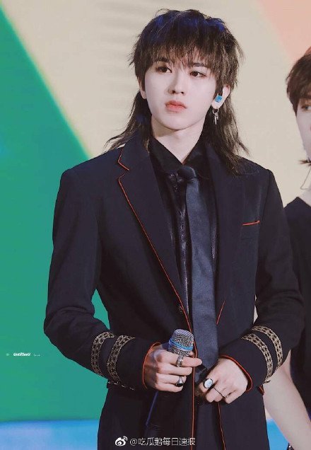 你的发型都要输给男爱豆了!易烊千玺王一博的鲻鱼头是什么鬼，范