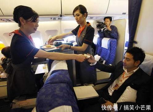 为什么空姐总是穿丝袜? 真相令人心酸