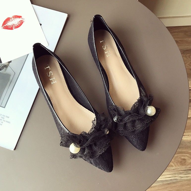 妹子，累脚的高跟鞋别穿了，今秋流行这样的女鞋，优雅大方不累人