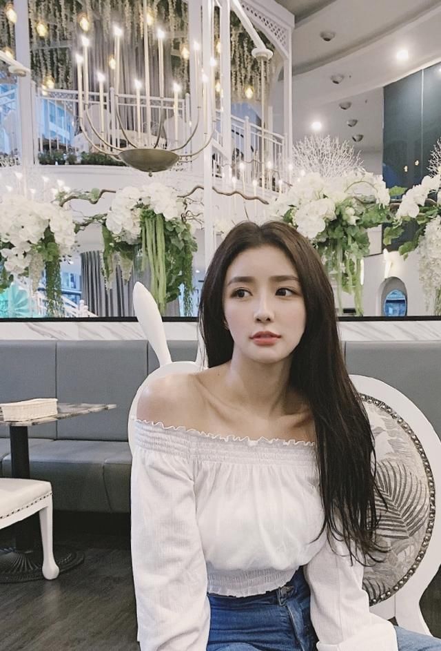  『小吊带』青你2“氧气甜心”蔡卓宜，教科书式穿搭超吸晴，简约又有气质