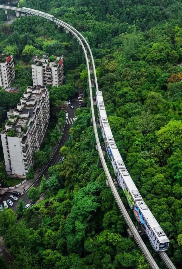 高铁上的中国—“山城重庆”