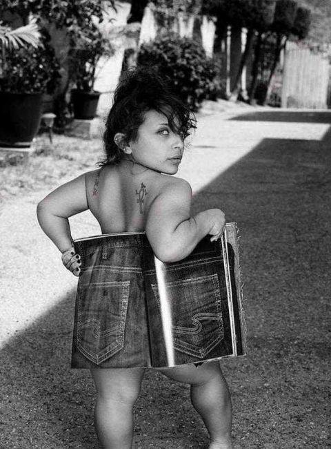 1米高女子却成杂志模特, 她独特举动狂吸上万粉丝成时尚宠儿