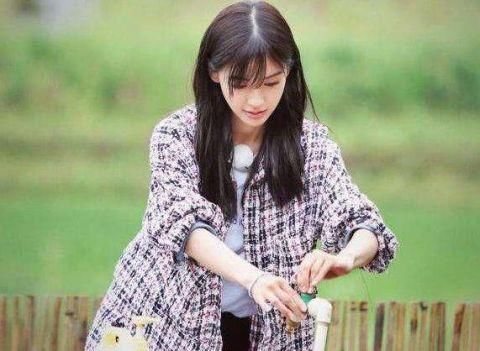 同是“假吃”，baby沈月被骂惨，为什么赵丽颖杨幂却获赞无数?