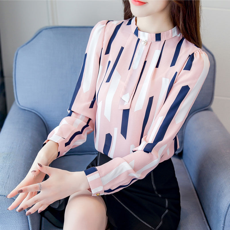 非常有气质的雪纺衫，三十岁穿着给人清新淡雅的感觉，一见倾心