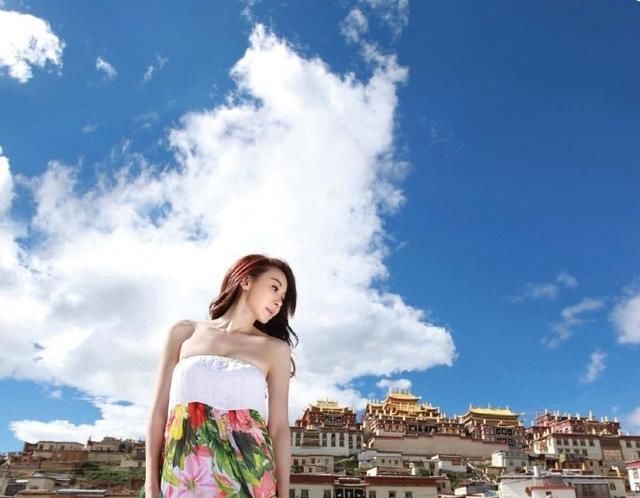  #少女#大美人萧蔷近照曝光，52岁穿抹胸长裙，身材苗条像少女
