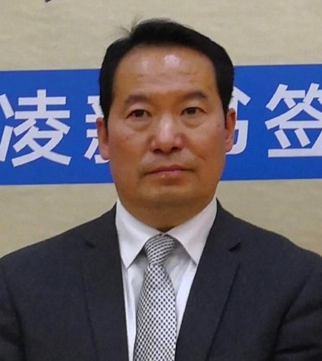 铲屎官最新动态!不仅实力打脸黄毅清,还放言要盯“死”冯小刚