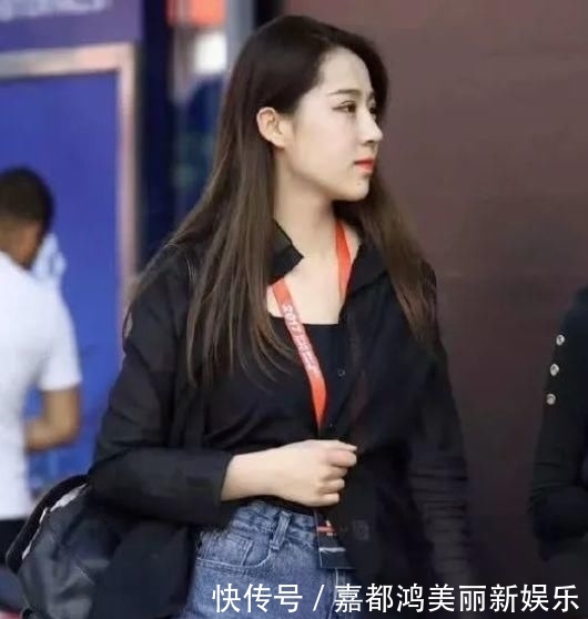  『小姐姐』最经典的黑色，看路人小姐姐怎么把它穿出性感