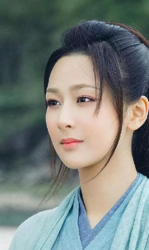 《香蜜沉沉烬如霜》杨紫十六套衣服，第九套最美，最后一套最朴素