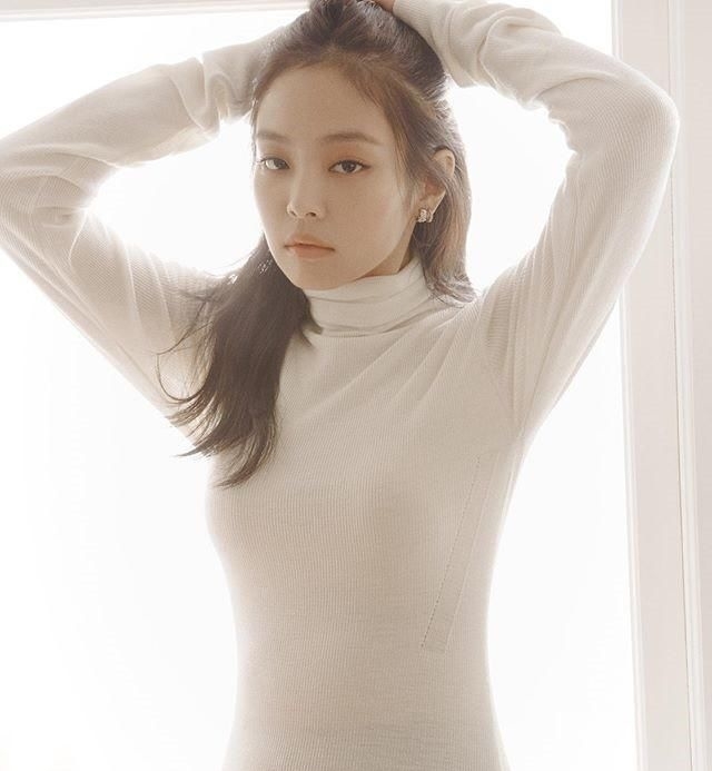  [化妆包]明星妆容如何打造？看看人间香奈儿Jennie的化妆包就知道了