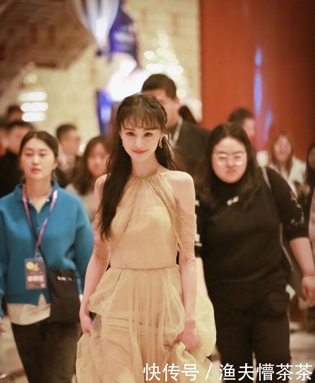 [低调]范冰冰不走红毯造型也变低调，不及郭碧婷性感，不如同框郑爽惊艳