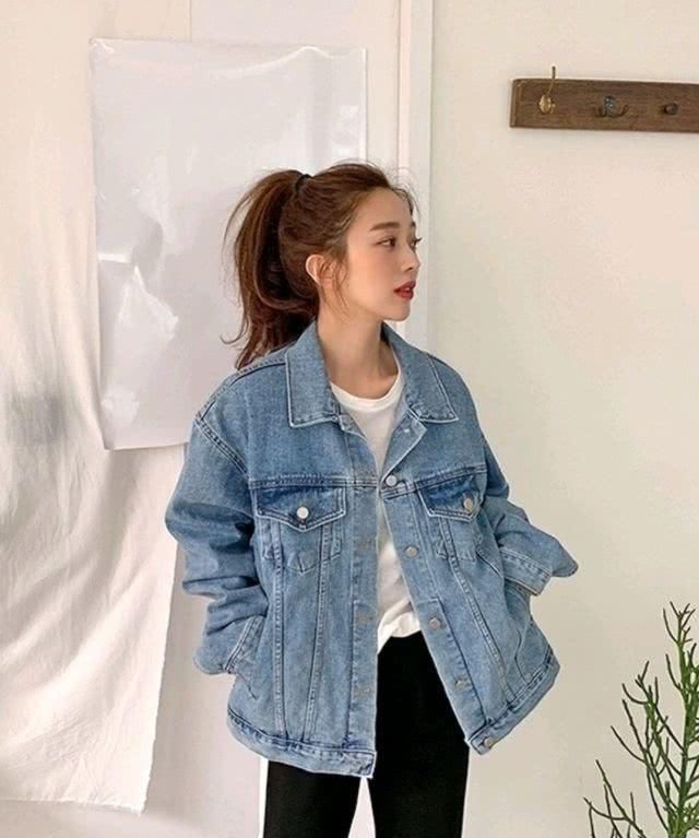  「初恋衫」服装搭配：外套里面别穿打底衫了！这4件内搭美炸！
