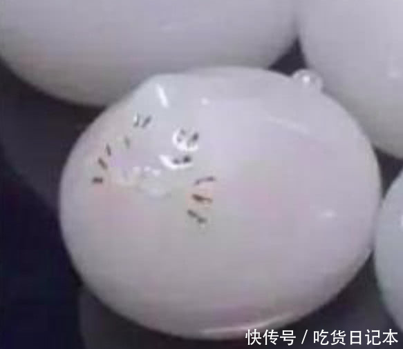 姑娘做晶莹剔透的馒头，卖5块钱一个，却没有一个人觉得亏