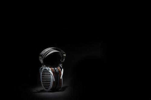 HIFIMAN 推出头戴耳机旗舰 HE6se 及 HE1000se