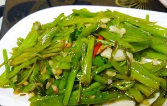  「暗藏」农村地里没人要的野菜，暗藏“4大功效”，超市都抢疯了