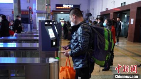  「包车」哈铁15批次包车助力齐齐哈尔务工团体返岗复工