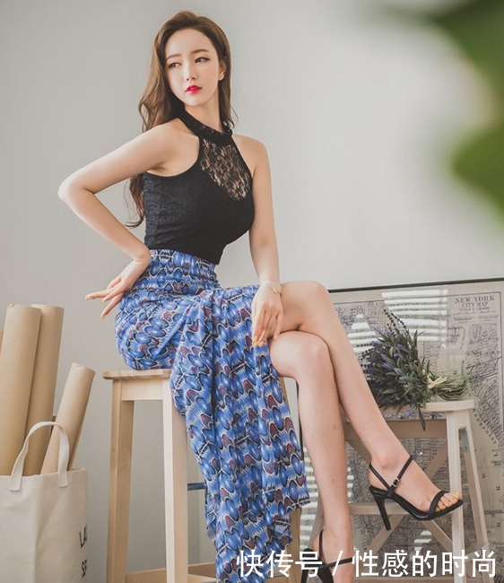 清秀唯美的紧身裙美女，呈现出女神的甜美感！