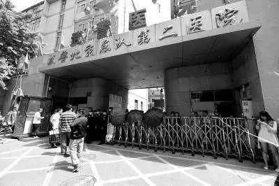 造谣明星去世、卖贴吧骗病友钱……骂了8年百度缺德，你以为谷歌