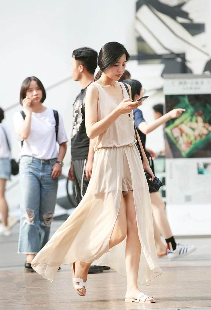 重庆街拍:连衣裙能让人变得温柔 第五位小姐姐白富，美不美你说