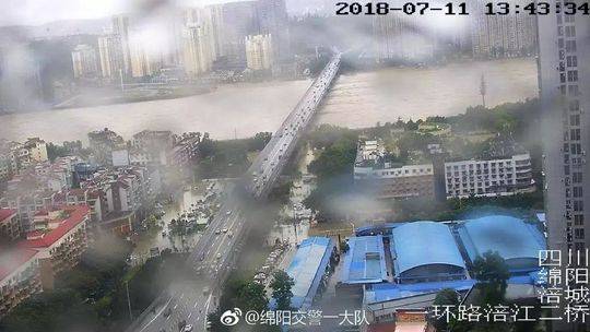 辟谣!鳄鱼逃跑、大桥被淹、美女被救…都是假的!这些信息才是真的