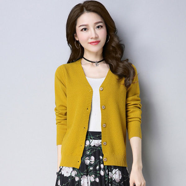 女人到了40岁，初秋别穿裙子了，看看这外套，显瘦变美还显年轻