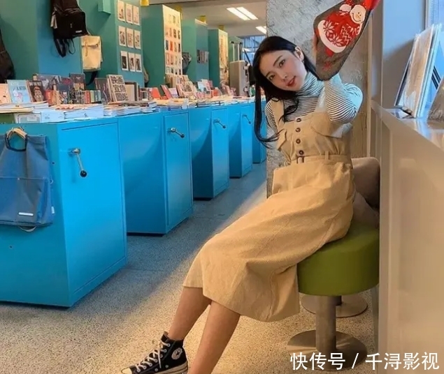 #翻天#真正会穿的女人,都是穿搭高手,小皮鞋+连衣裙,照样让你美翻天