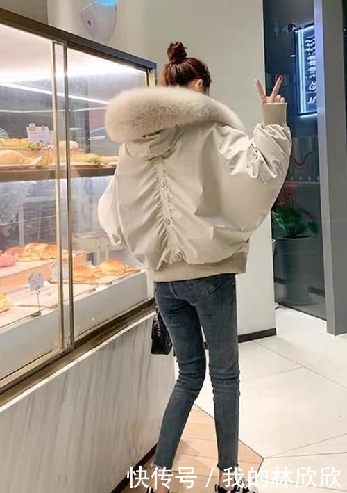  显瘦■普通羽绒服早就“凉凉”了，最近这款“螺旋服”，起码能显瘦十斤