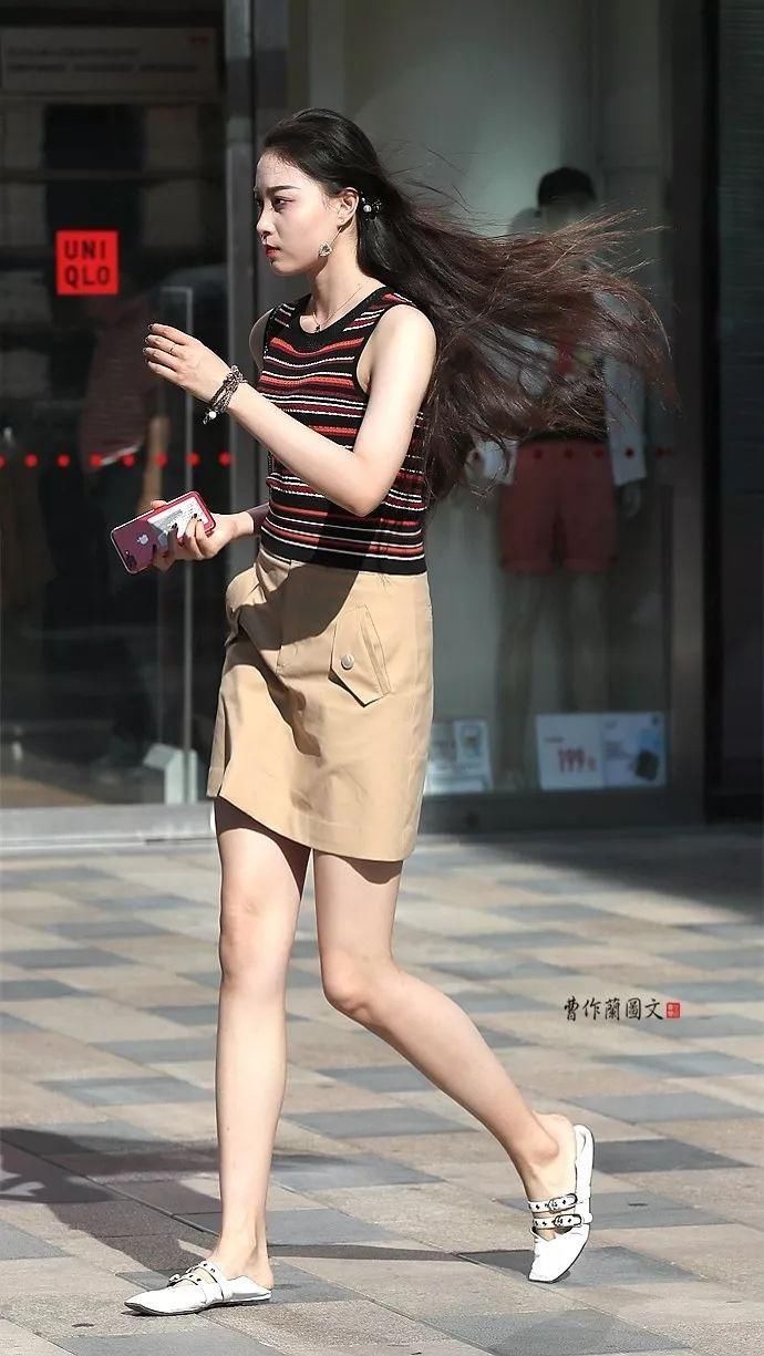 街拍:骨感美女，瘦只是魅力之一，还有之二之三