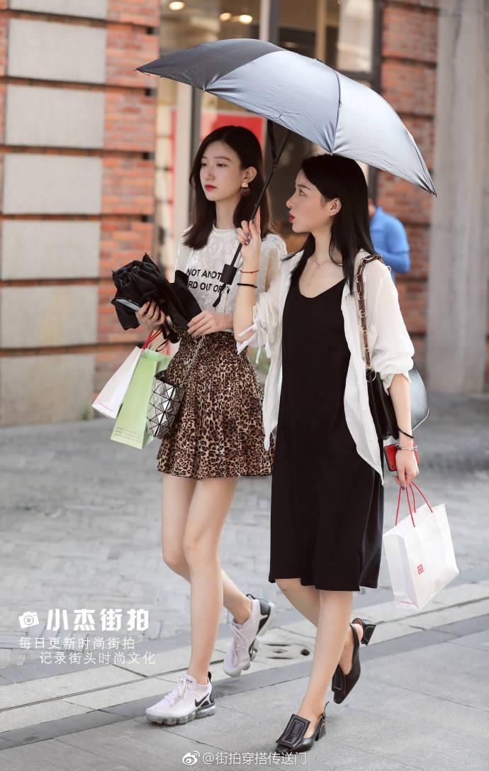 街拍:图一小姐姐神秘身材劲爆,图五小姐姐绿色包臀裙性感修身