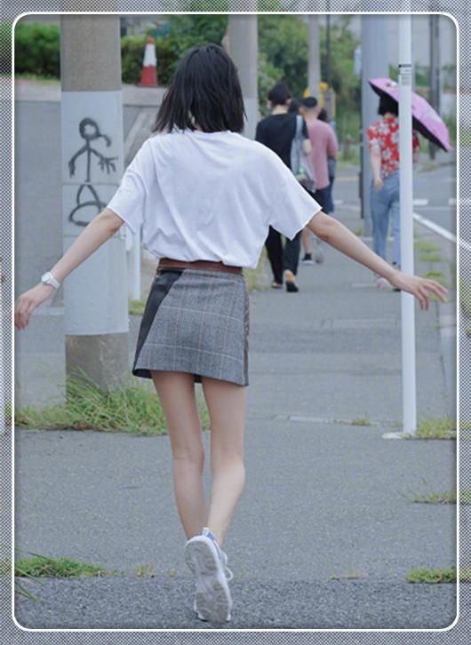 看了刘雯的旅行照，再看迪丽热巴，网友：这就是少女和仙女的差距