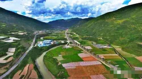 2小时抵达！从成都开往九寨沟的火车，沿途比北欧还美