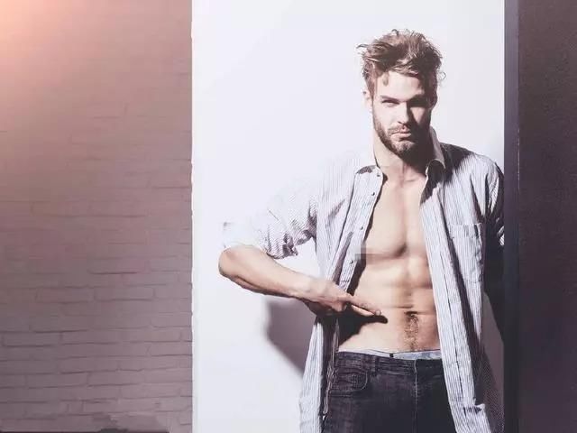 肌肉衬衫绝对是壮汉最“型”的样子，之一!