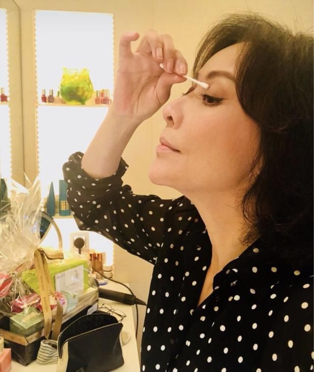 美人计｜刘嘉玲的化妆台才是女明星该有的样子啊！