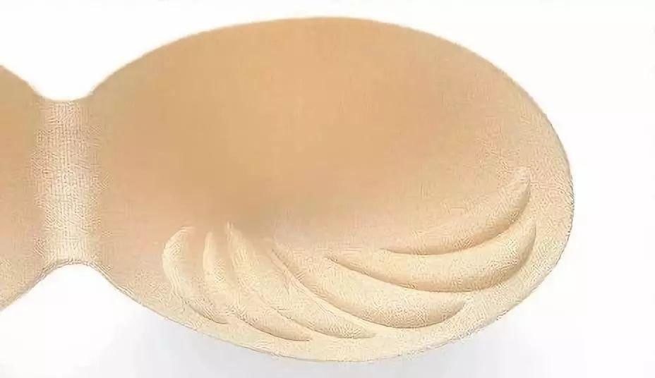 美胸已经不能满足了，心机girl们开始注重舒适性感美背了!