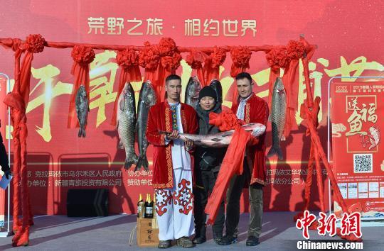 新疆克拉玛依举办首届冬捕节(组图)