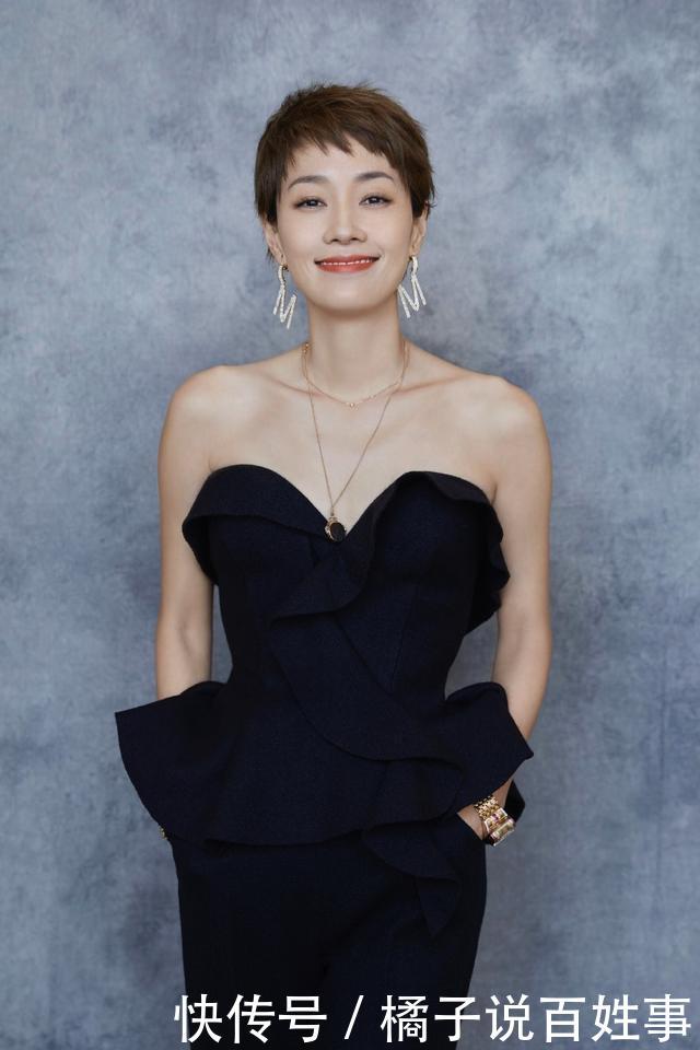  『勾勒』单身后的马伊琍更迷人，羽毛长裙勾勒出凹凸有致身材，性感又高级