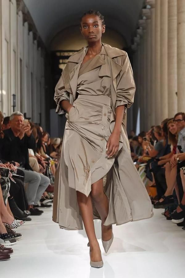 好看的大衣那么多 能时髦几十年的却只有它