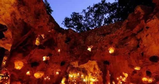 看看世界上最牛的休闲餐厅。 树木，悬崖，海底，洞穴是理所当然