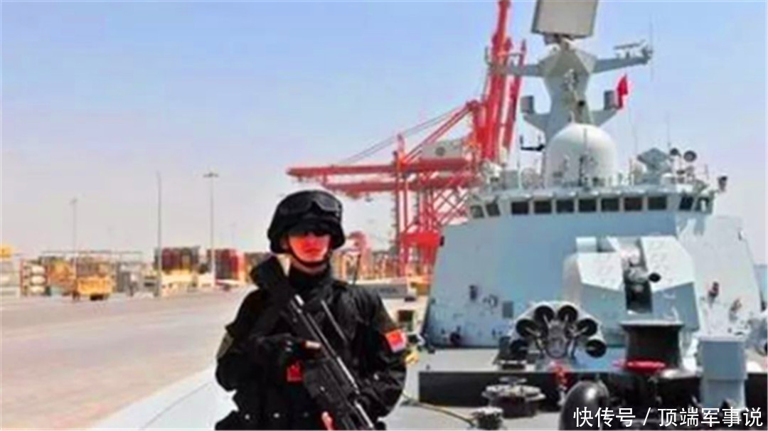 此国爆发内战,中国救援华人,在军舰上写了什么