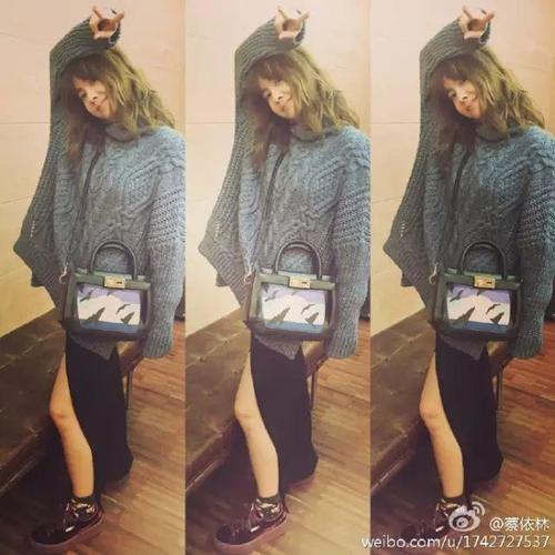 蔡依林穿开叉裙，白百何穿开叉裤，露腿才时髦啊！