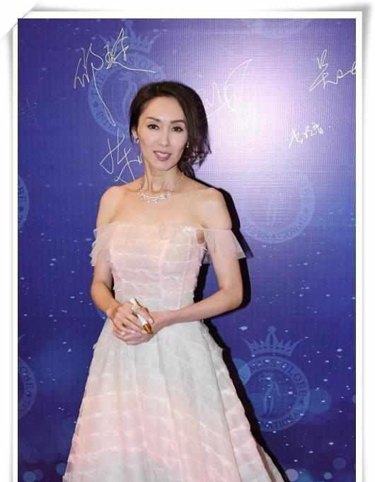 郭可盈的脸彻底垮了! 脸上的肉都挂不住了, 网友: 别再出来吓人了