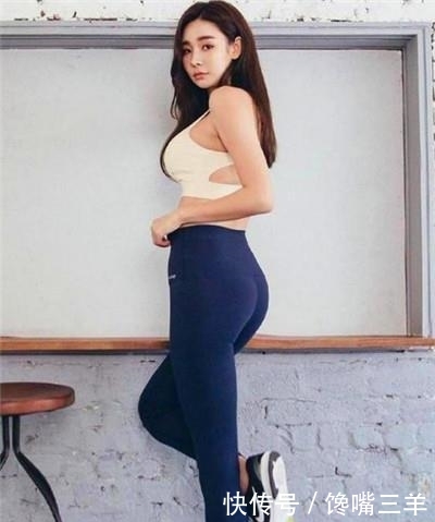 微胖■街拍女神:微胖身材的紧身打底裤小姐姐,简约而不简单