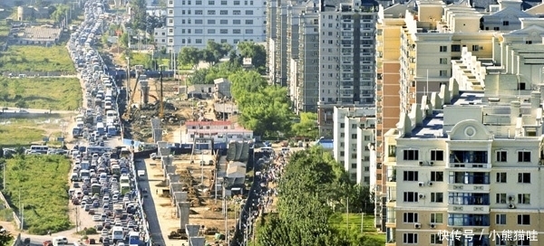 世界上最臃肿的住宅区，一天流动数十万人，这里的住户回家要排队