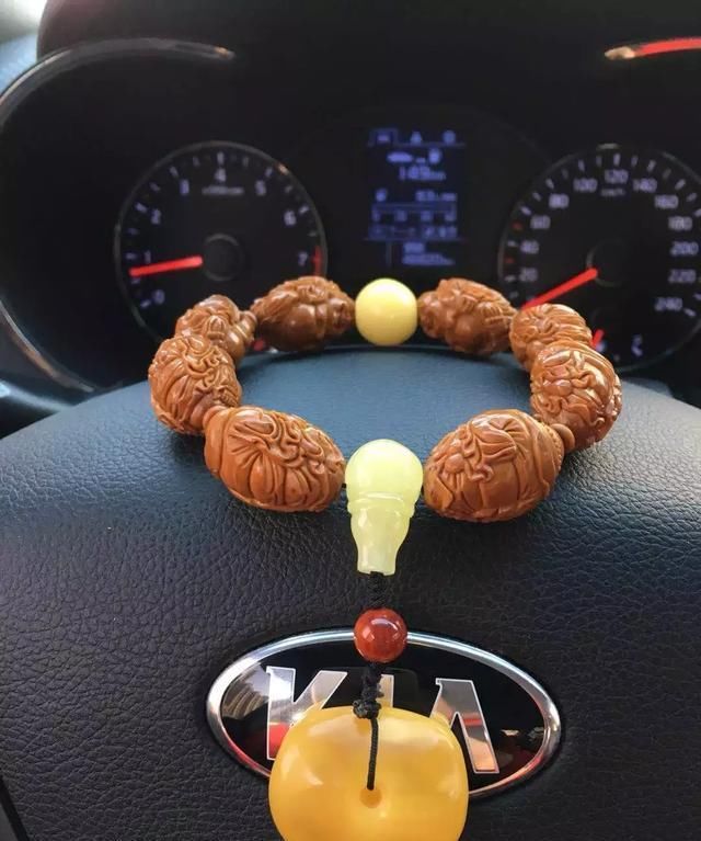 手串@炫耀手串用什么样的姿势，才能够达到最佳效果？