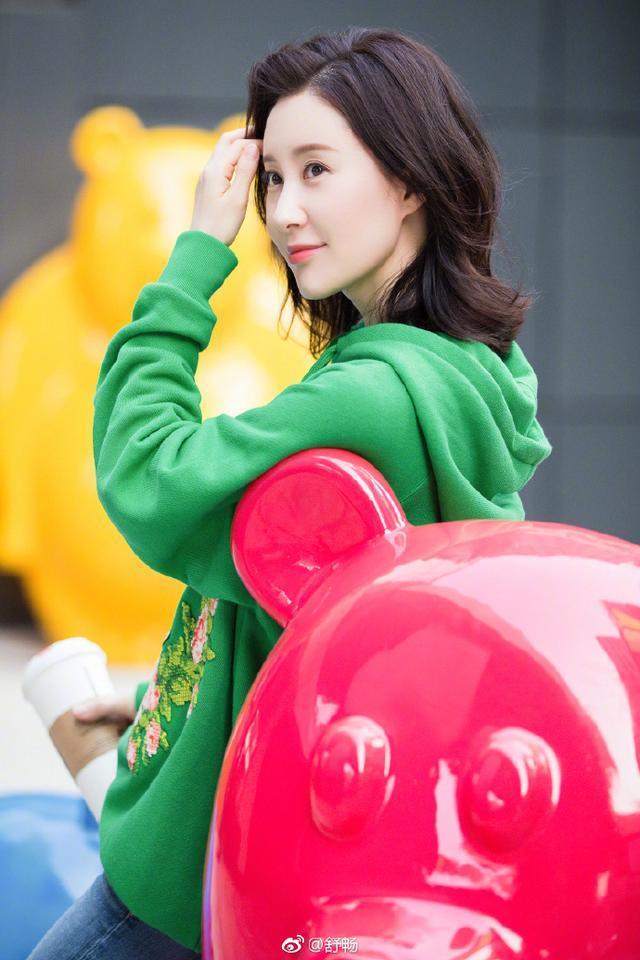 29岁舒畅剪短发，头发越剪越短颜值越来越高，网友：“逆生长”