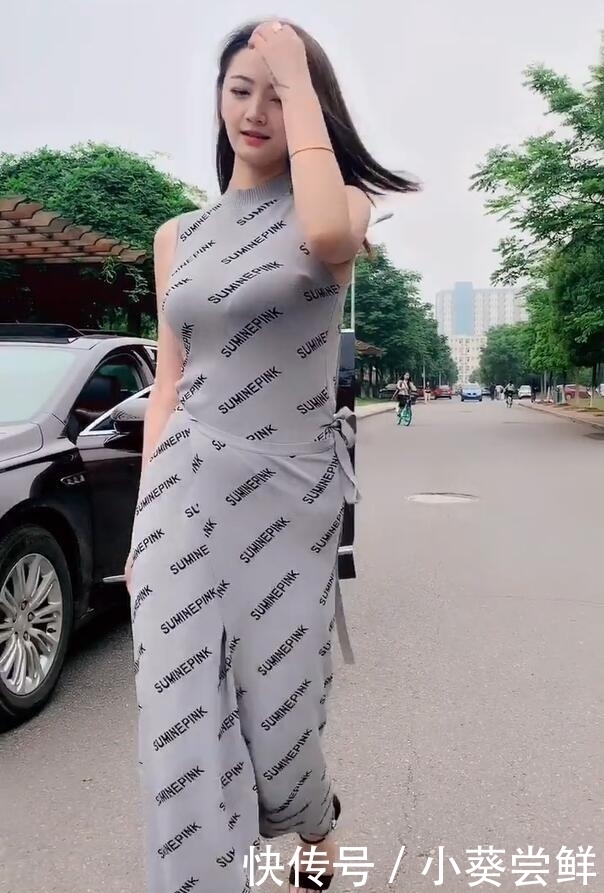  「身材」街拍小姐姐，身材高挑的美女搭配连衣裙，高贵又好看