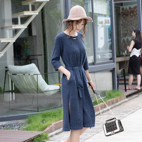 悄悄告诉你，今年大衣里面这样穿，上身满满女人味，穿3年不过时