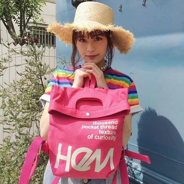 年仅21岁身高167的横田成当红的杂志麻豆,坐拥日圈26万粉丝,超