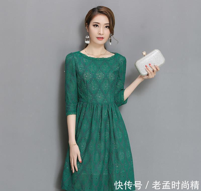  『宽松连衣』女人如果40来岁就要好好打扮！试试这些春裙，搭配裸靴，美炸天